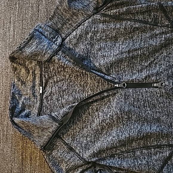 Lululemon Half Zip Long Sleeve, Size 6 - Picture 13 of 13